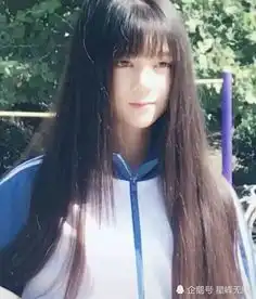 全抖音最美的校服女孩,当她转头的一瞬间,凭一个表情涨粉50万