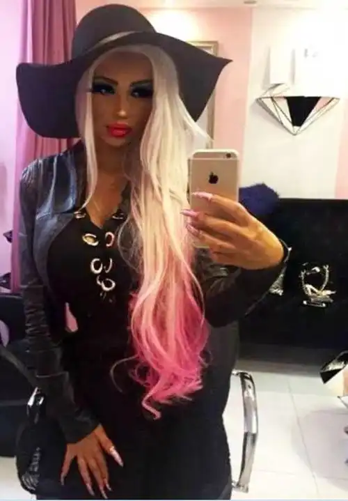 本是清纯漂亮妹子却在整成芭比的道路上越走越远