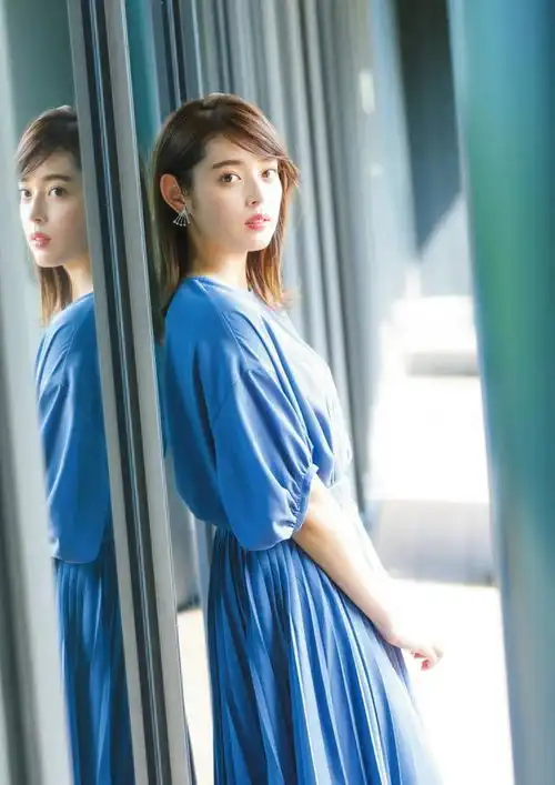日本气质美女矢作穂香,精致长相仿佛真人洋娃娃,甜美笑容超迷人
