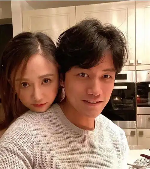 艾伦晒与陈乔恩接吻照,庆祝女友42岁生日,陈乔恩状态少女感十足