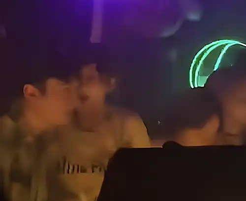 流水的网红,铁打的王思聪万圣节蹦迪5名长腿美女相伴