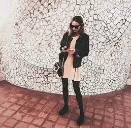 告别旅行low照,时尚博主教你成为一个会摆pose的女孩