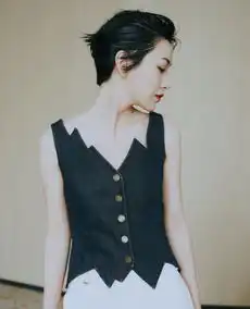 80多斤的郭采洁穿条160斤的人能穿的裤子,立刻增高15cm