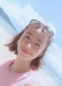 组图胡冰卿海边度假晒自拍穿粉衣人也超粉嫩