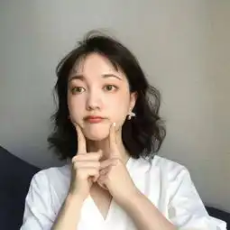女生白色简约头像陈瑶