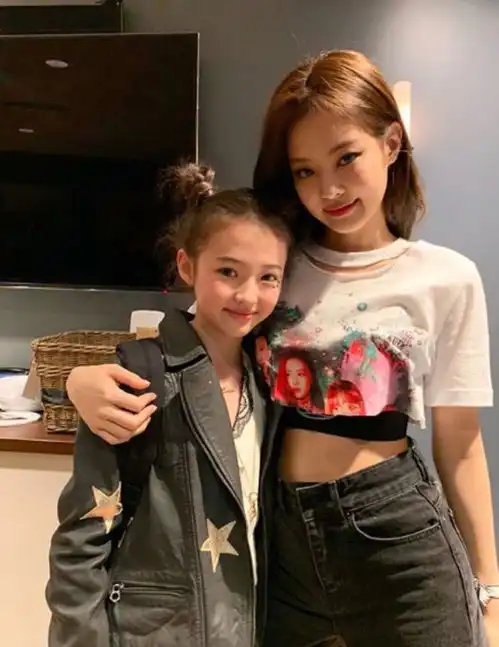 昔日名噪一时的童模都长大了,最美女孩变企业家,迷你乔妹着装秀少女穿搭风