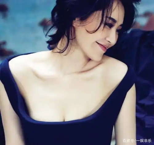 她51岁拥有傲人身材,人称16岁小公主的冻龄女神,网友评价做作