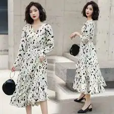 现货2020春装新款高腰碎花连衣裙女时尚打底外穿v领中长款