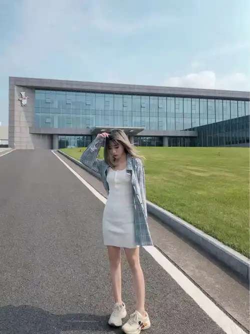 白色连衣裙遇见衬衫纯欲风绝绝子
