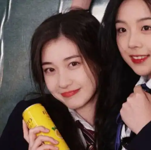 女生闺蜜姐妹头像杨采妮