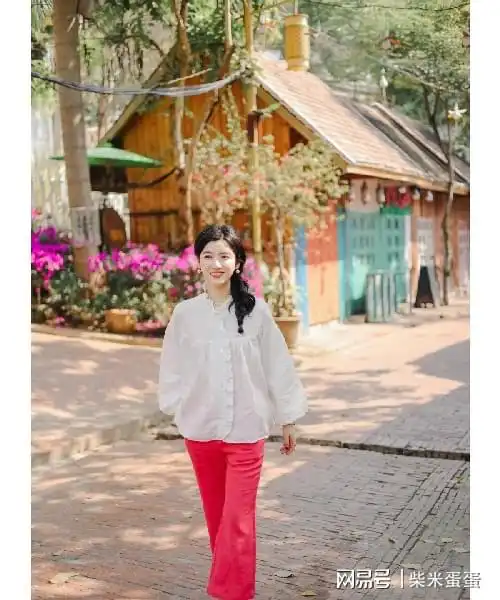 休闲气质的棉麻风穿搭,简约有女人味,春天穿去踏春美成风景