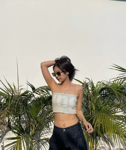 jennie金智妮新组照片,惬意休闲,不缺高级感