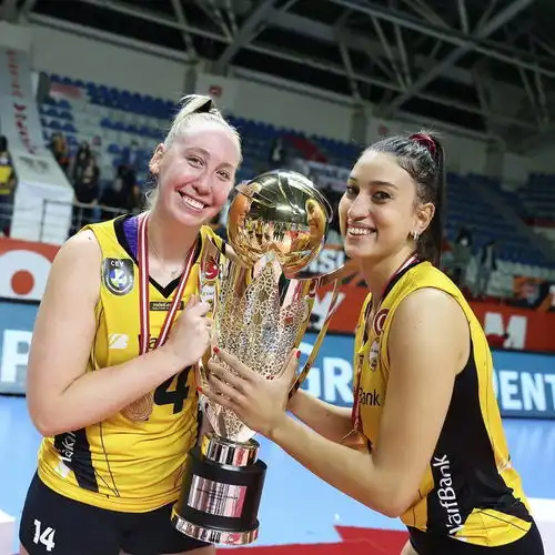 奥兹巴依荣膺mvp2021土耳其女排超级杯瓦基弗银行夺冠美图