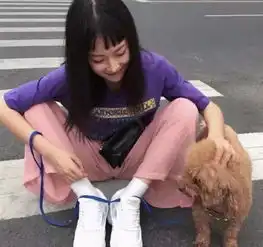搞怪女生头像图片坐姿
