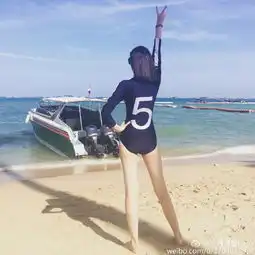 北影小仙女灵动可爱秀长腿手机新浪网