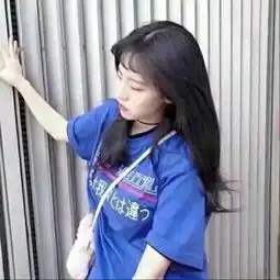 紫色背影女生头像紫色的唯美图片