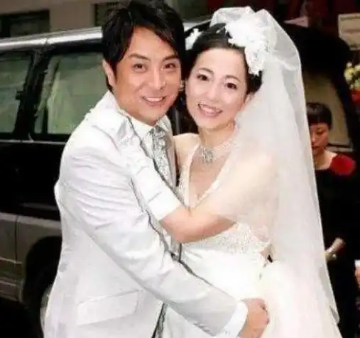 她被称为香港第一丑女,低调嫁豪门,现被富豪老公宠上天