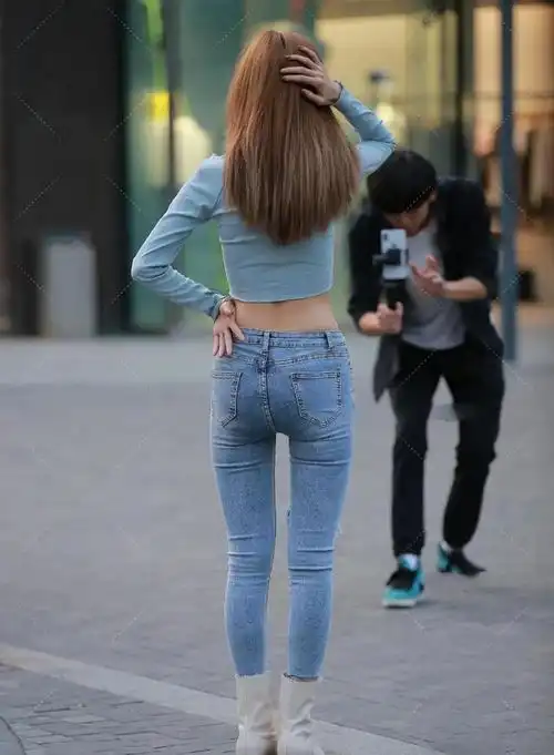 优雅多姿的瑜伽裤美女,轻松演绎各种风格,身材真好