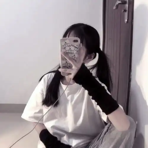 拿手机女头,自拍挡脸与人间寥寥月色,长眠一场