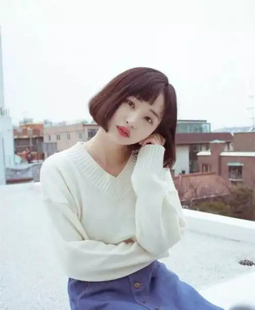 女生短发发型图片,中短发烫发发型显脸小