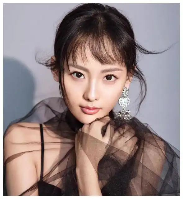 张嘉倪3岁儿子近照五官似妈妈,疑似进军演艺圈