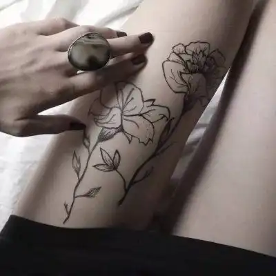 女头部位头像短发纹身
