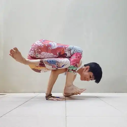 总攻张天爱穿大露背礼服,身材绝美,仙气飘飘简直恍若天仙下凡