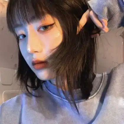长发女生正面头像,世上无我这般人