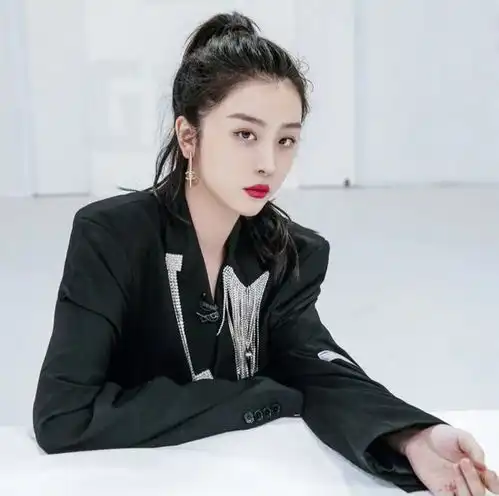 脱掉制服的9位女孩,私下都是穿搭博主的水平