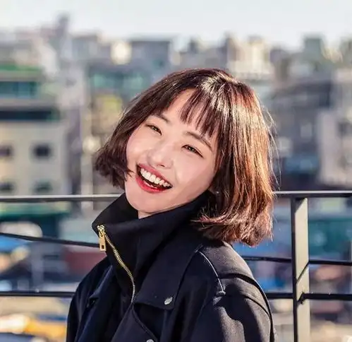 女生短发发型图片中短发烫发发型显脸小