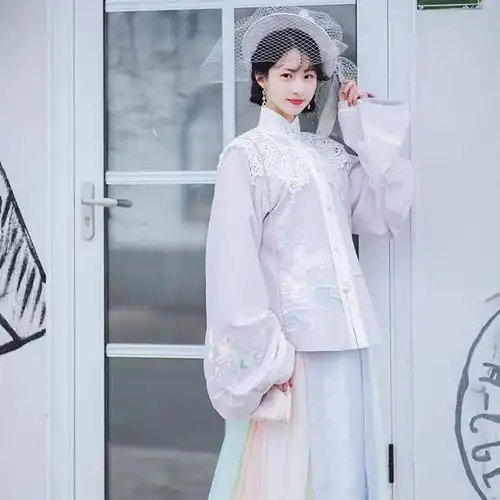 谁说彩虹色烂大街这几款汉服下裙配色简直了,太惹眼了