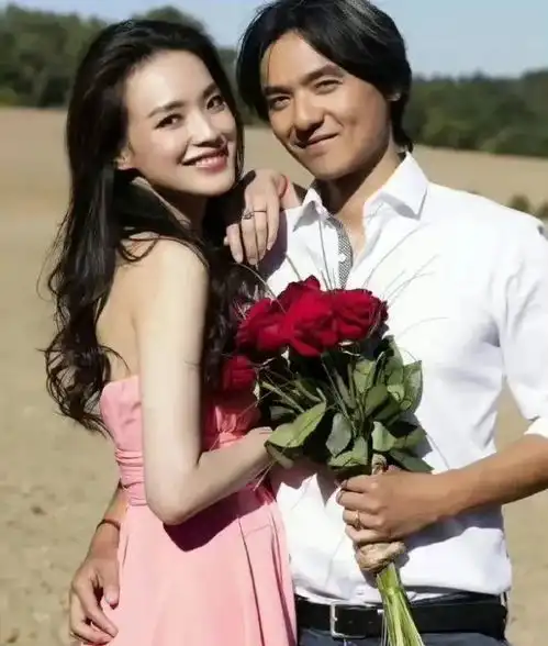 冯德伦用纸戒指向舒淇求婚冯德伦用纸戒指向舒淇求婚曾苦等一年,先送设计图显用心