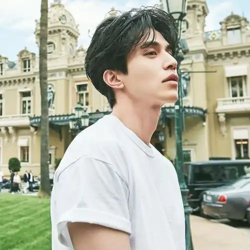 关于李栋旭的10个秘密至亲好友是孔刘,唯一承认的女友是秀智