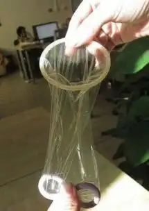 高清图片女用避孕套如何置入体内4