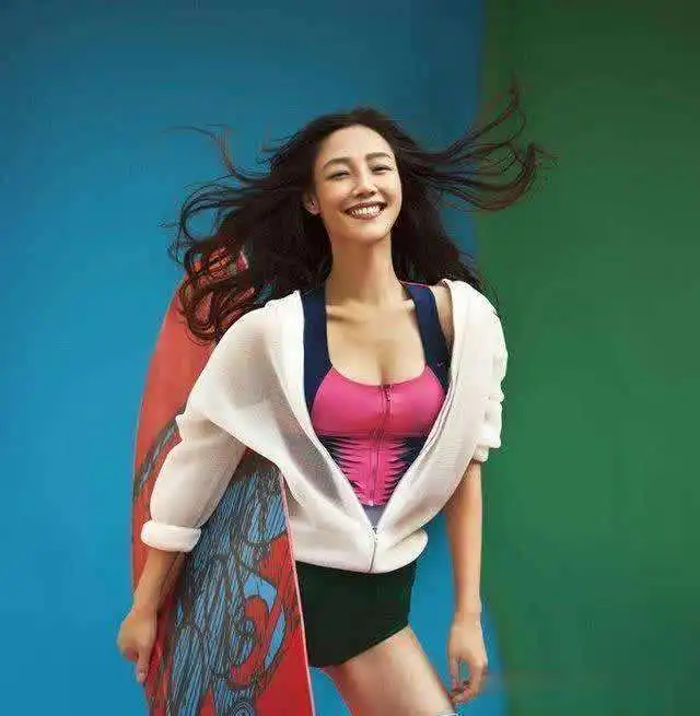 35岁白百何,女人味儿越来越浓性感霸气知性优雅