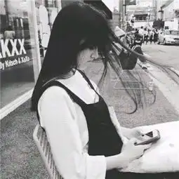 女生头像冷酷忧伤黑白头像精选有一种人能爱我刻骨铭心