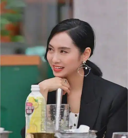 披荆斩棘的哥哥好看,这位哥哥的老婆更好看