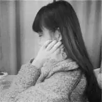 求类似于这样的qq头像女生伤感的,最好是黑白的,稍多点