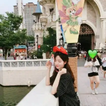 好看青春阳光微信情侣头像一男一女两张分开的