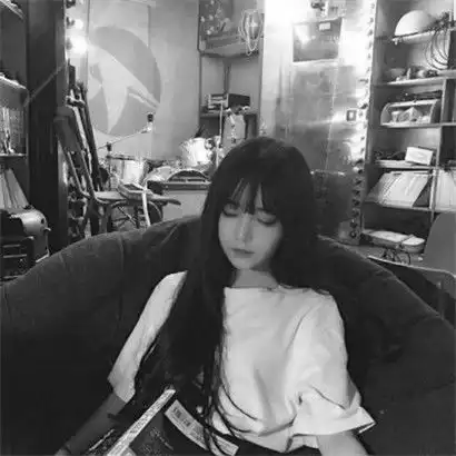 时尚有气质比较成熟的黑白头像女生冷酷霸气图片