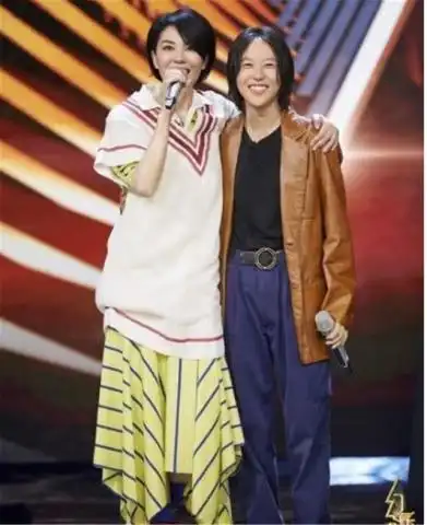 王菲满足李嫣要求,带娃满后台找娄艺潇,说好的高冷女神呢