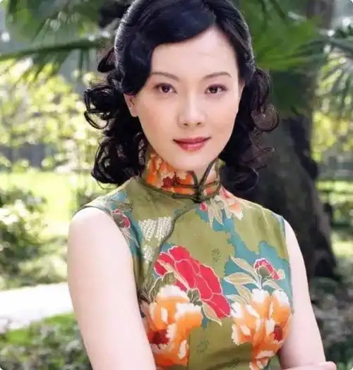 诡异微笑唇肿胀苹果肌,双料视后的神颜崩了,她太可惜了