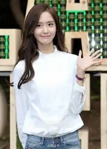 谁能发给我穿翻领衬衣的美女照片最好不是在百度上能搜到的