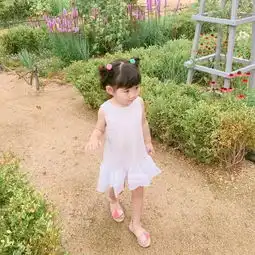 为女儿的时尚方向做好准备,小美妞的清新派穿搭
