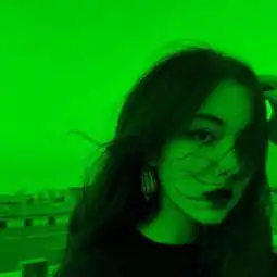每个女孩都是银河遗落在世间的星星爆火的绿色背景潮流女生qq头像