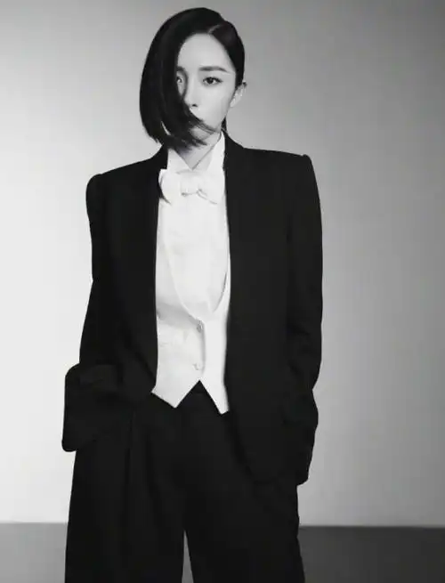 古力娜扎学时尚女王杨幂梳公主切,网友这次赢得毫不费力