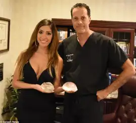 24岁真人秀女星整容现场曝光曾多次丰胸