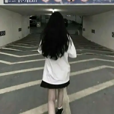 眼泪过后留下的是一脸冷酷,高冷女生头像