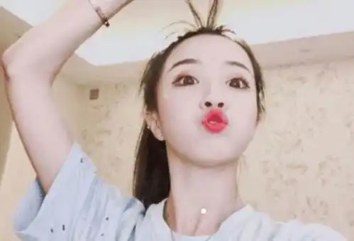 网爆莉哥慈善美照,原来1400不是为自己,我们都欠她一句道歉