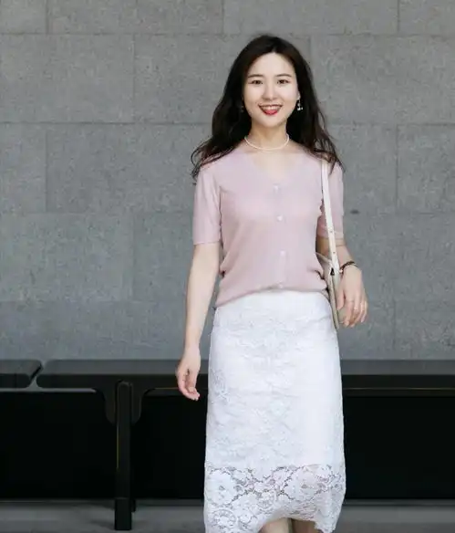 成熟优雅女生图片头像中